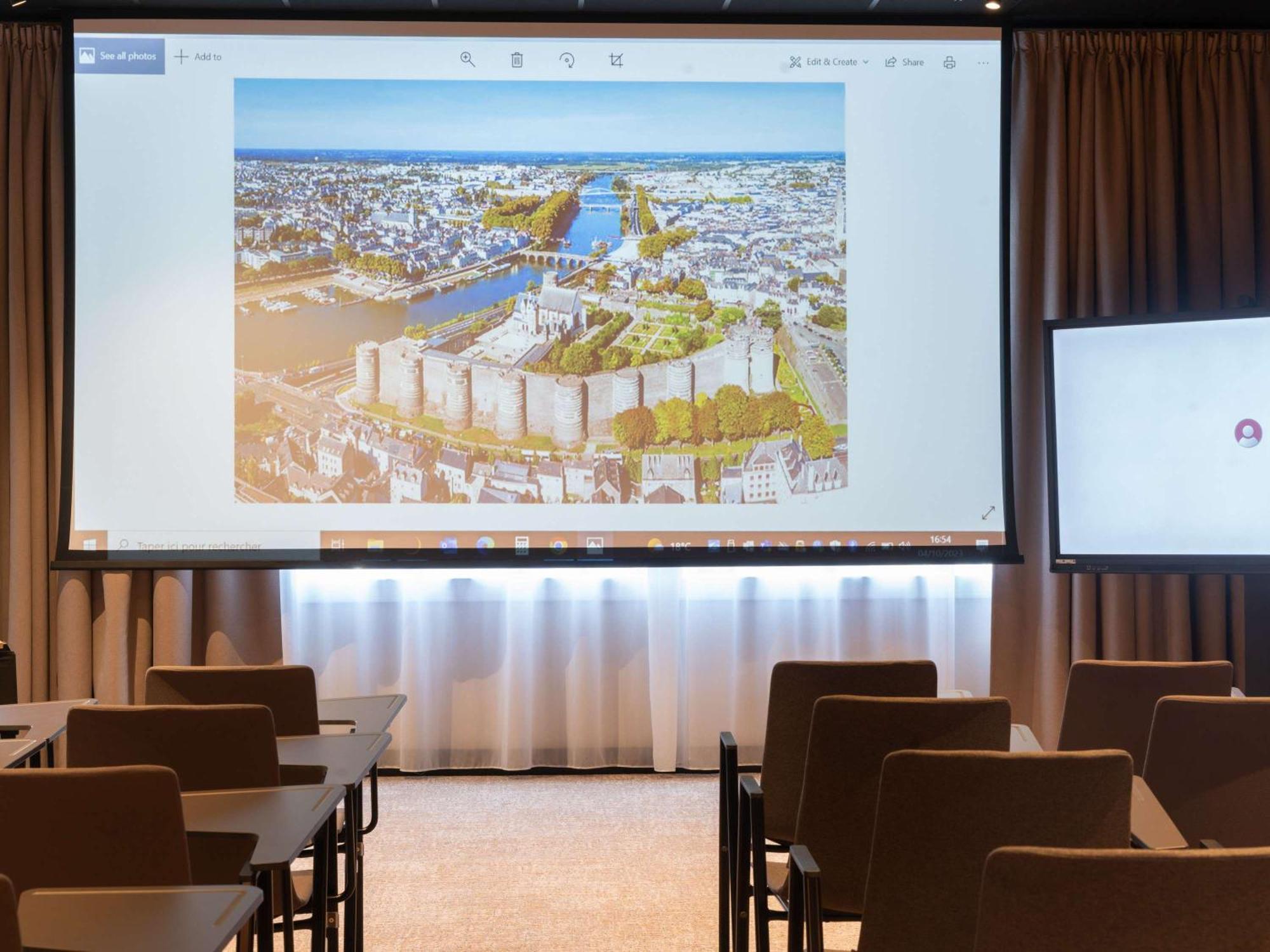 Novotel Angers Lac De Maine Kültér fotó