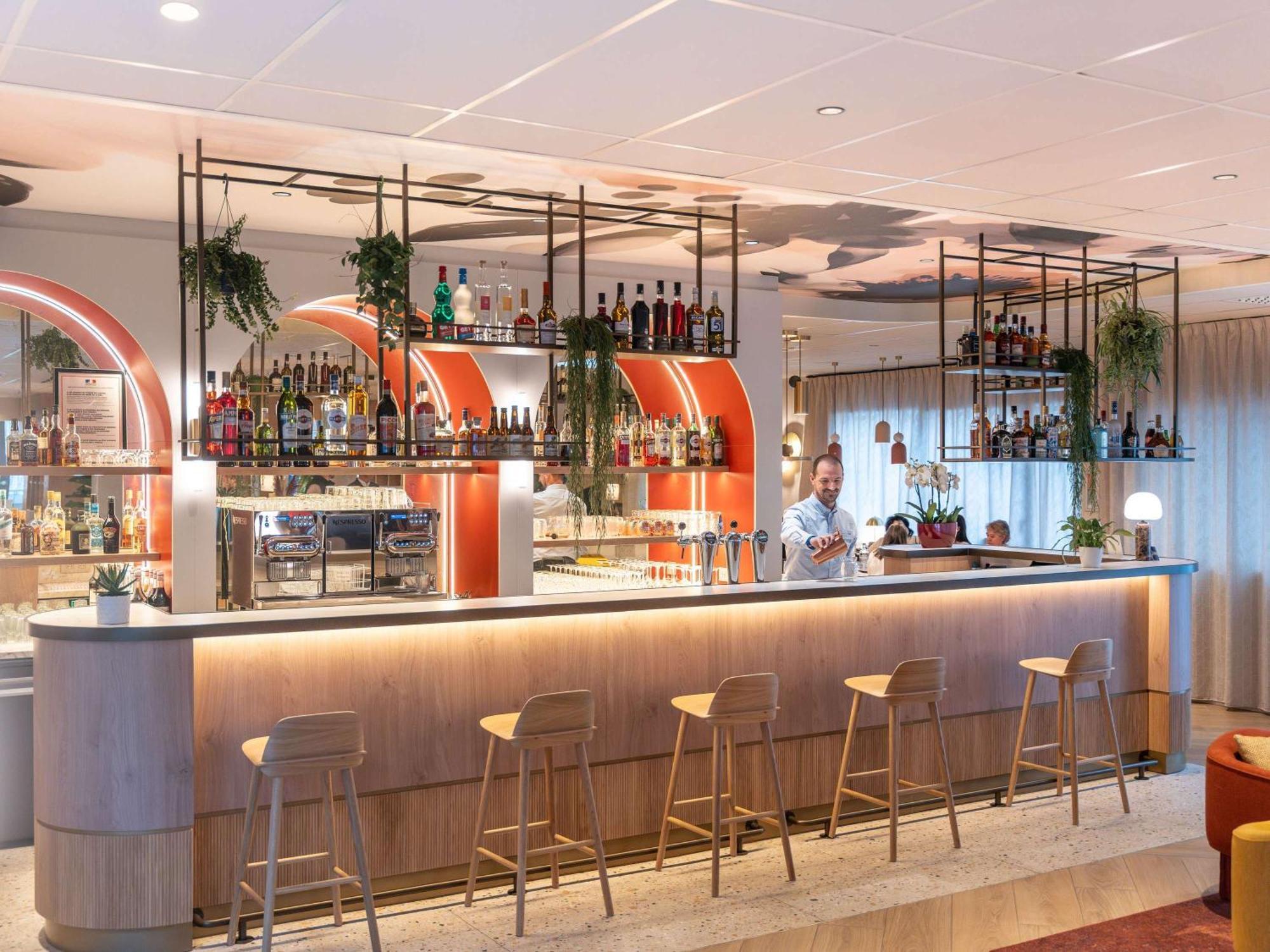 Novotel Angers Lac De Maine Kültér fotó